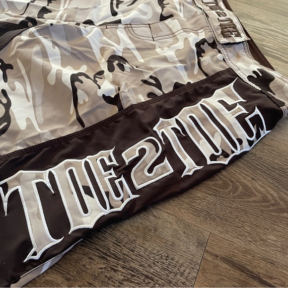 Toe 2 Toe mma camo fight shorts 30 - Picture 2 of 8